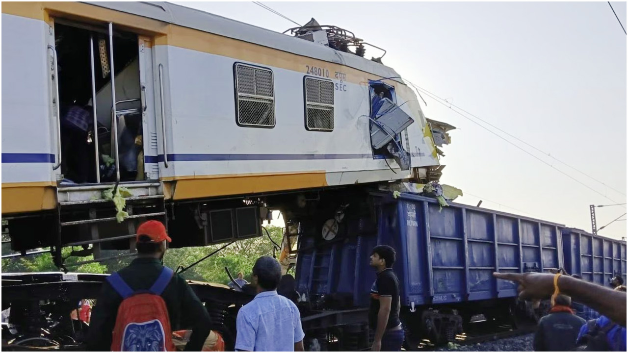 ভারতের ছত্তিশগড়ে যাত্রীবাহী ও মালবাহী ট্রেনের সংঘর্ষ, আহত ২